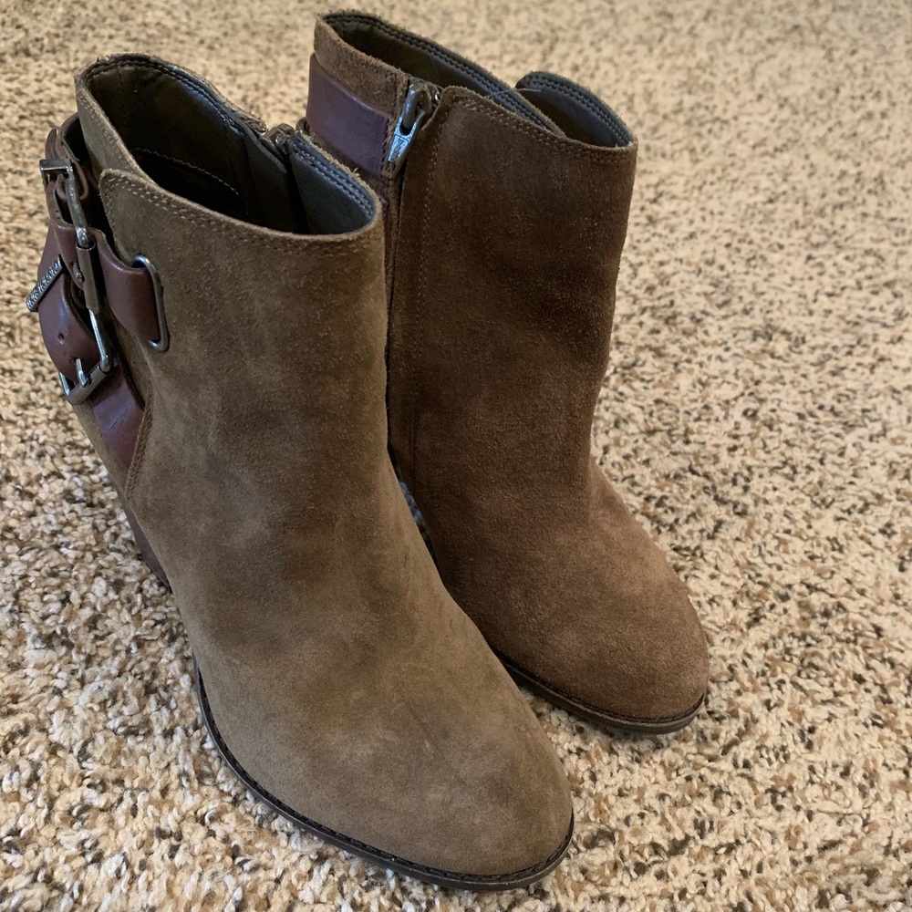NEW Gianni Bini Olive Booties - SIZE 6
